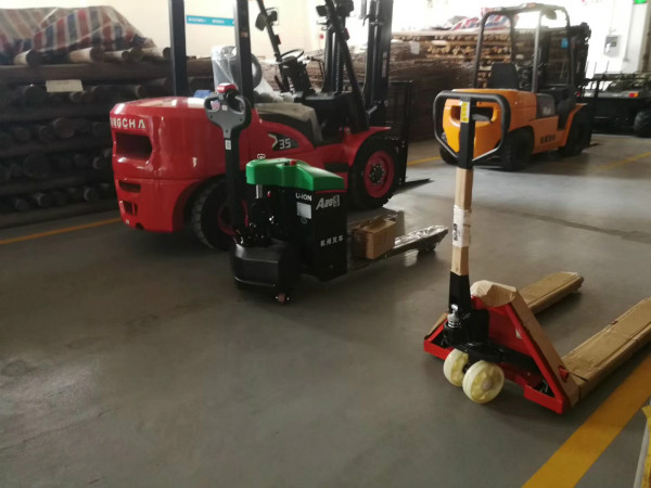 怎么操作叉車才安全？這些危險要規(guī)避！
