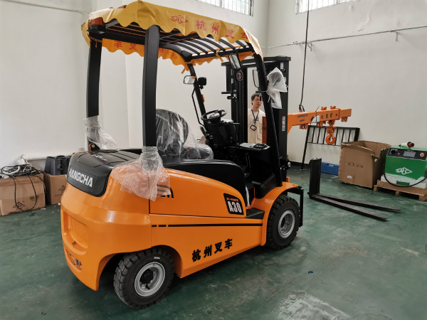 【叉車保養(yǎng)小知識(shí)】叉車電池怎樣加水才正確？